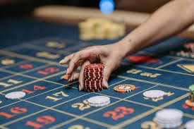parkjili platform overview showing slot online and live casino categories on mobile